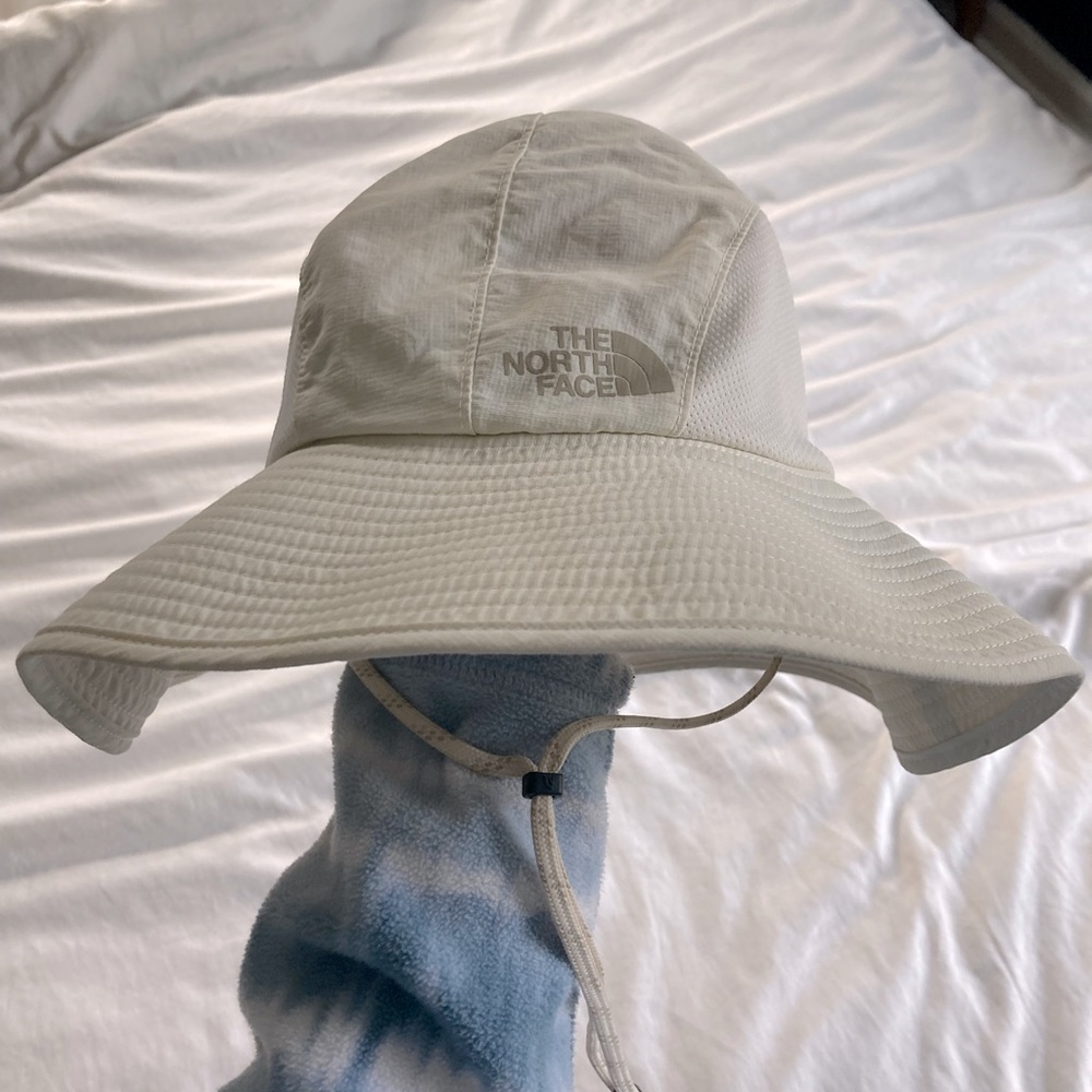 Women’s North Face nylon sun hat, cream